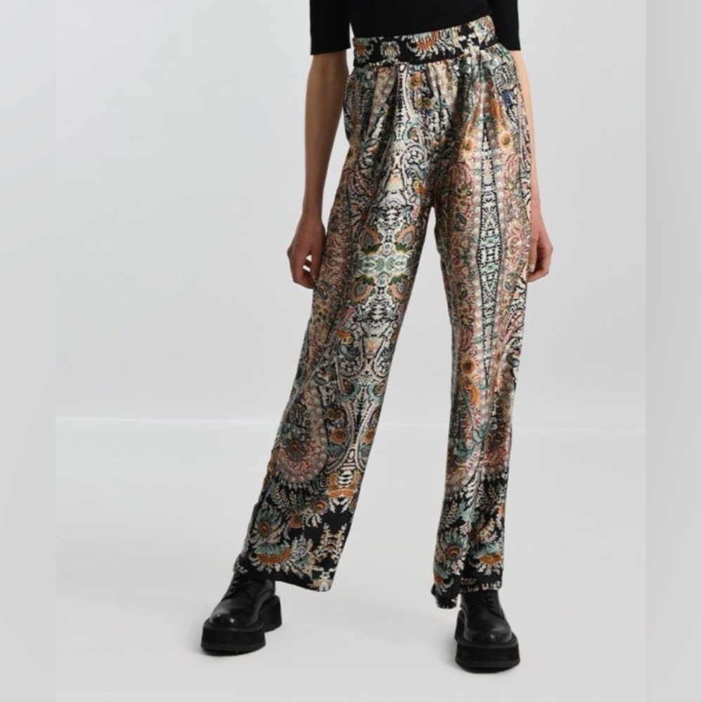 NWOT Molly bracken floral print pant - silky flowy style - very comfortable - M